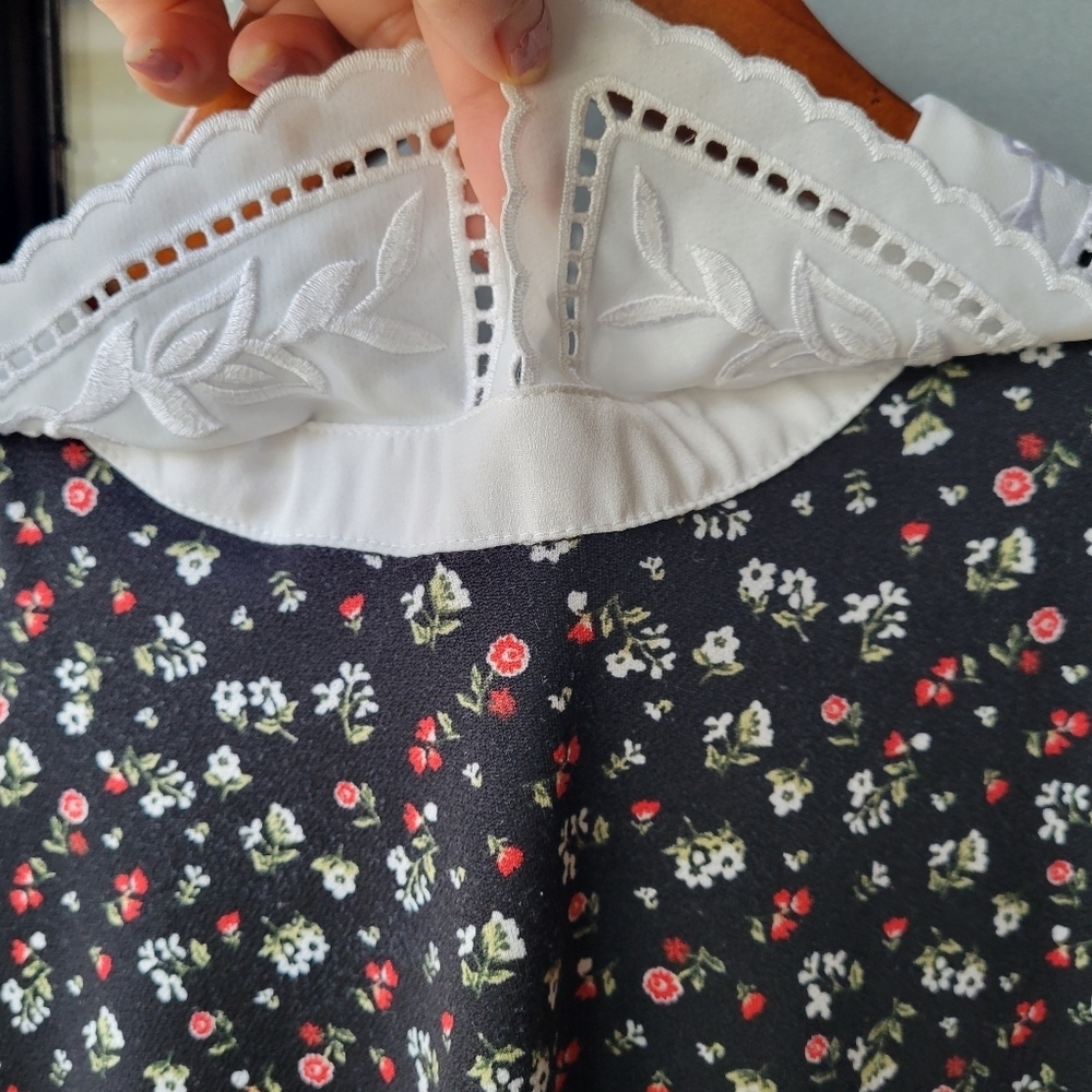 Faith and Joy Retro Style Blouse Size Medium Flare Sleeves Black/Flowers Leaves - Picture 4 of 11